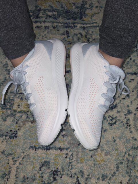 Женские теннисные кроссовки Under Armour