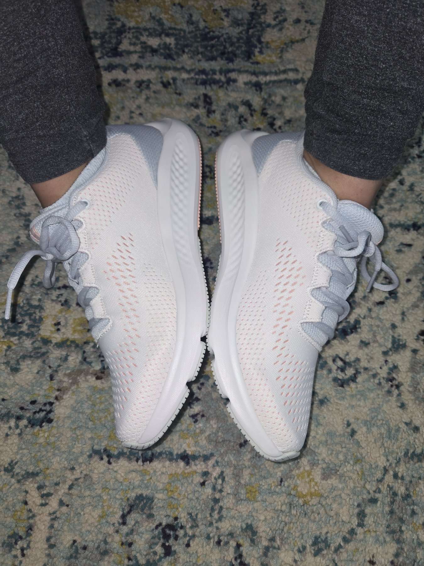 Женские теннисные кроссовки Under Armour