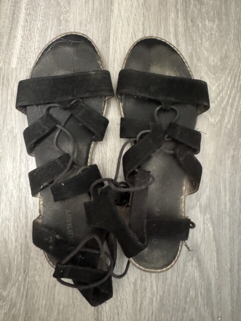 Черные замшевые сандали